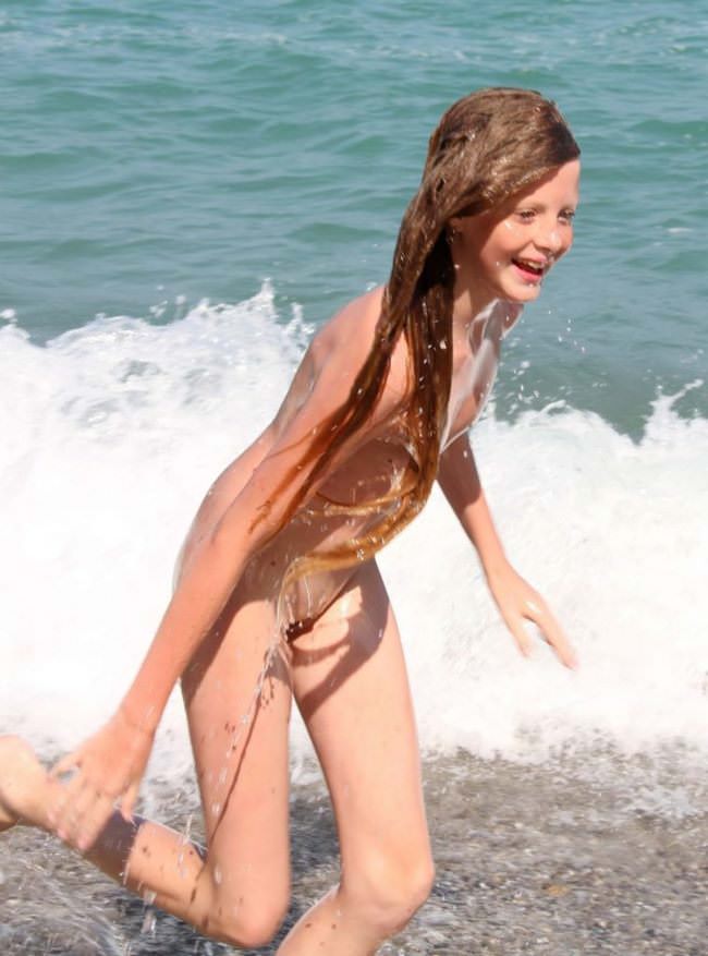 Beautiful photos of nudity on the beach and young nudists